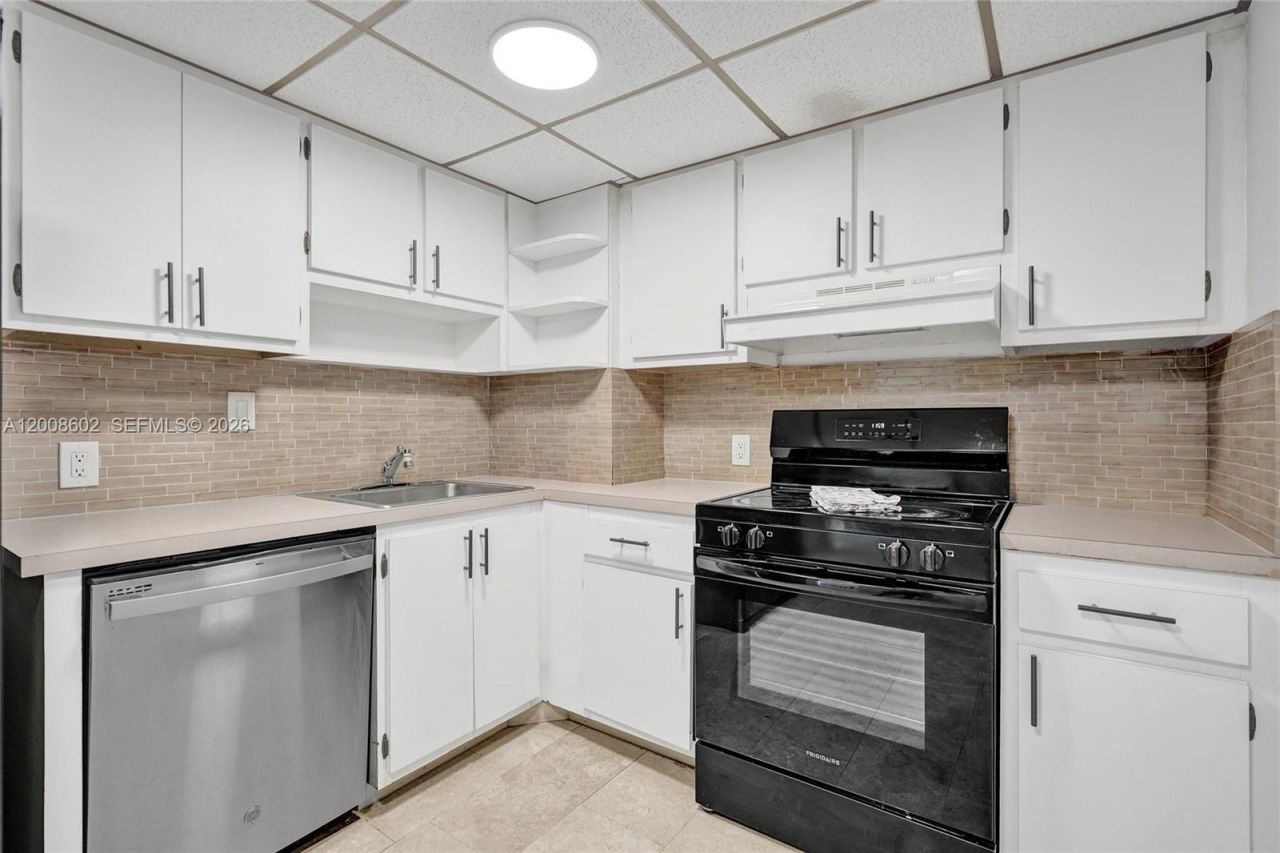 100 Bayview Dr , Unit 603, Sunny Isles Beach, FL 33160 Photo
