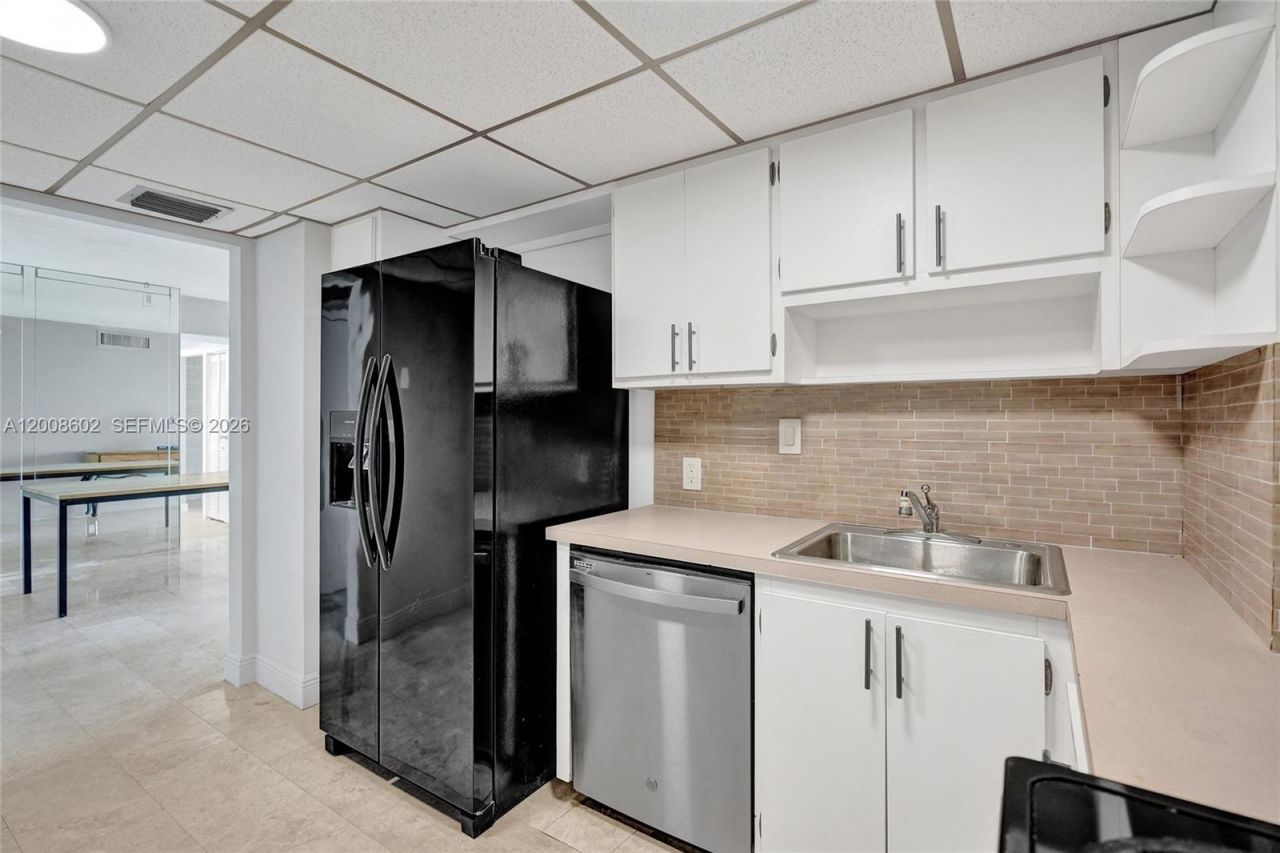 100 Bayview Dr , Unit 603, Sunny Isles Beach, FL 33160 Photo