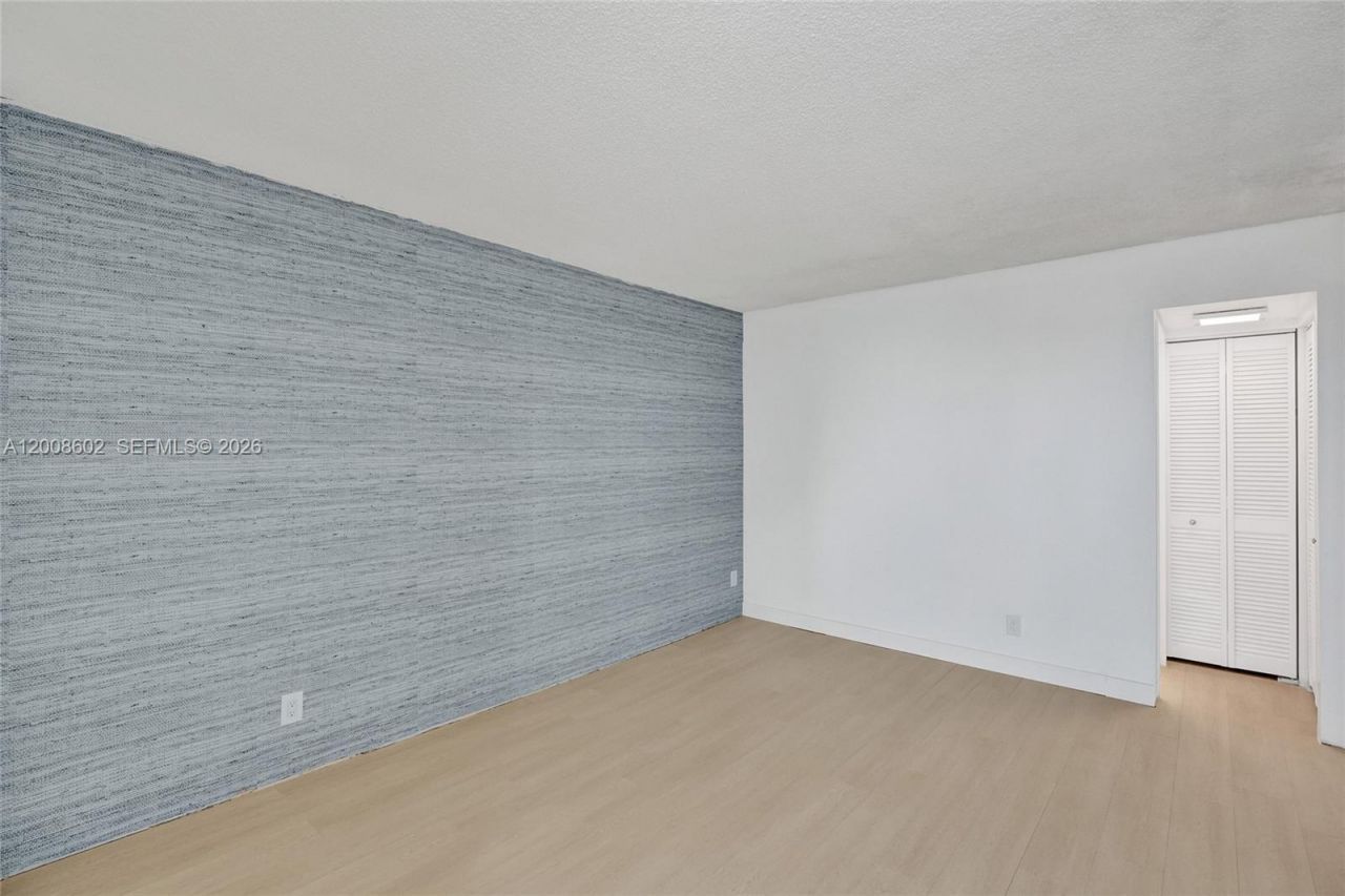 100 Bayview Dr , Unit 603, Sunny Isles Beach, FL 33160 Photo