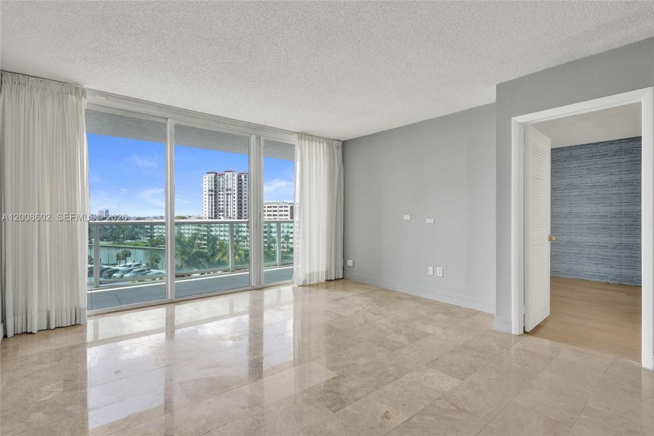 100 Bayview Dr , Unit 603, Sunny Isles Beach, FL 33160 Photo