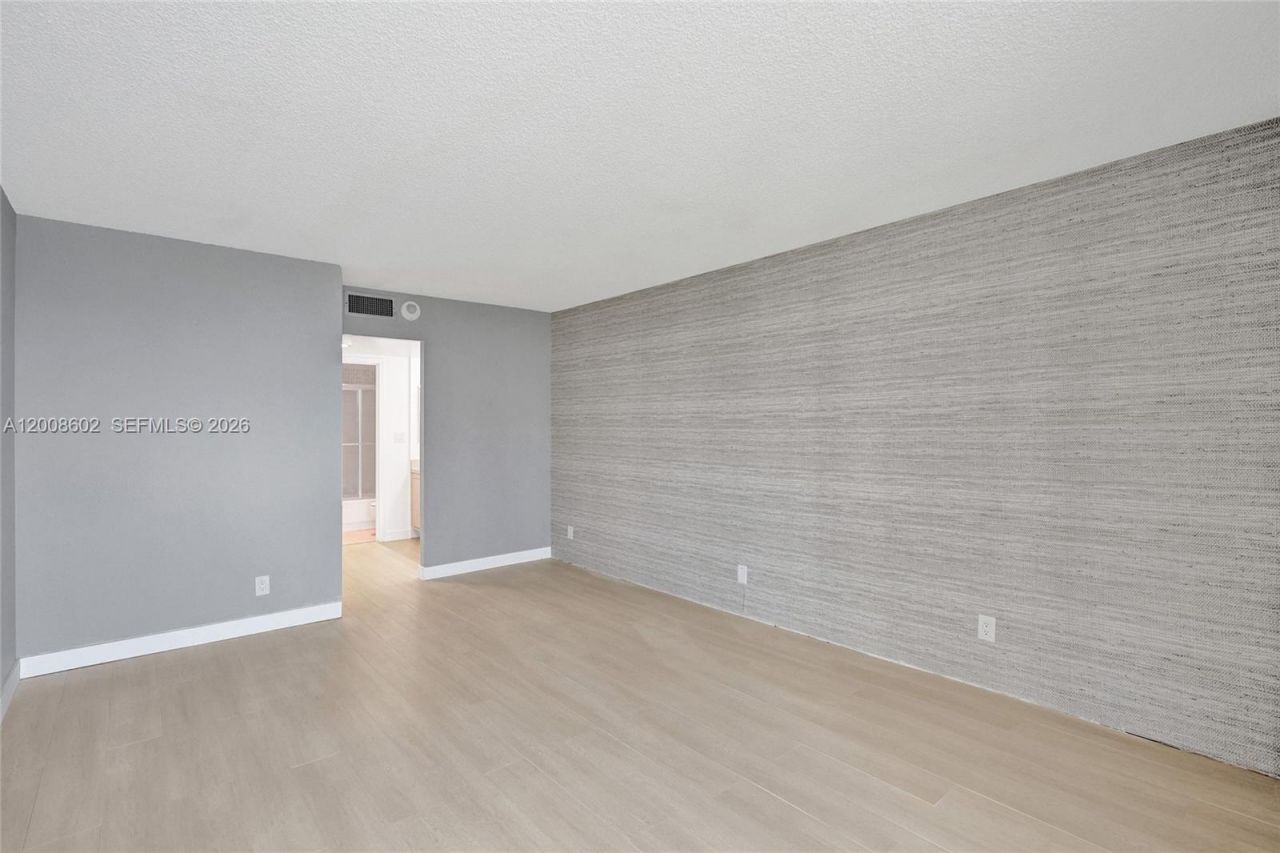 100 Bayview Dr , Unit 603, Sunny Isles Beach, FL 33160 Photo