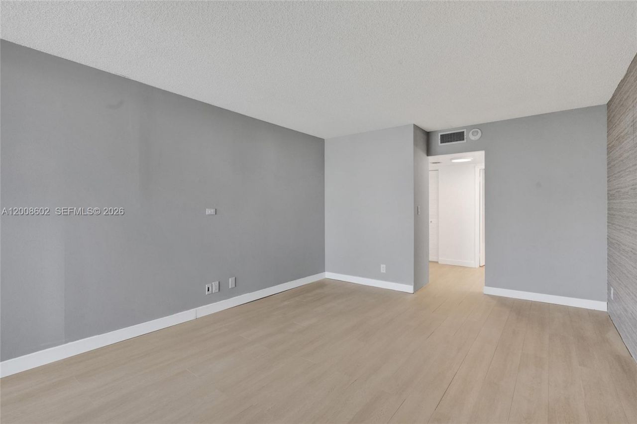 100 Bayview Dr , Unit 603, Sunny Isles Beach, FL 33160 Photo