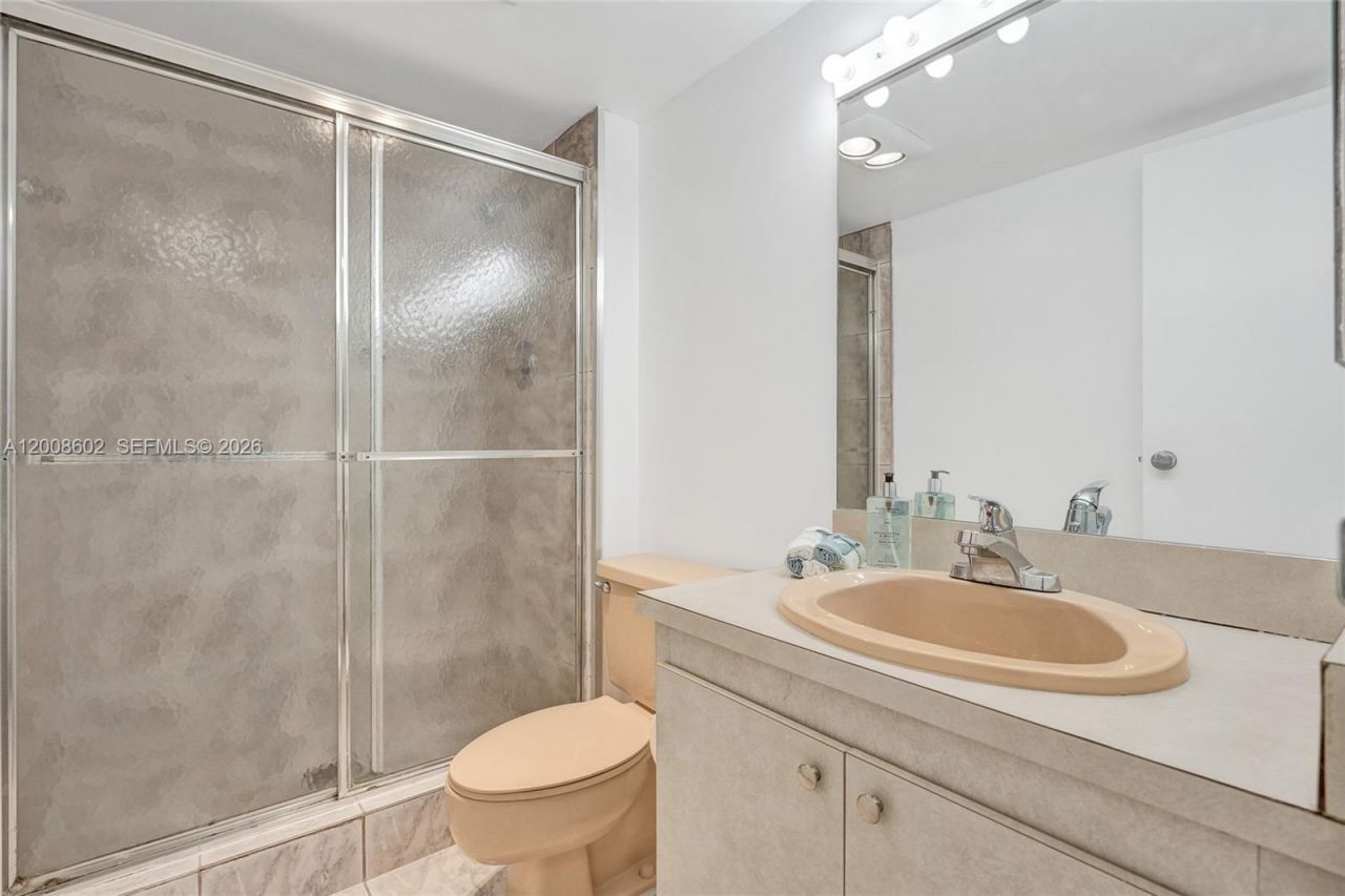 100 Bayview Dr , Unit 603, Sunny Isles Beach, FL 33160 Photo
