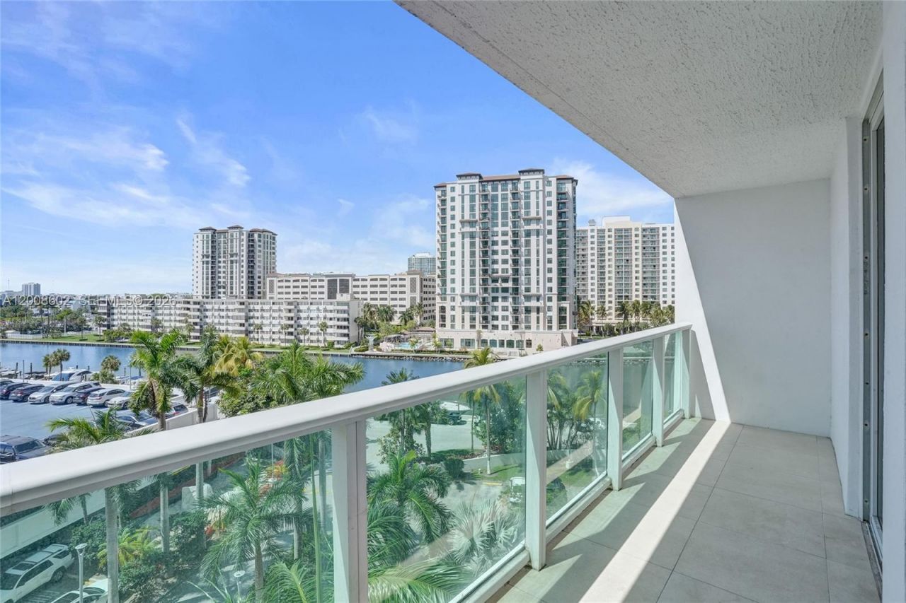 100 Bayview Dr , Unit 603, Sunny Isles Beach, FL 33160 Photo