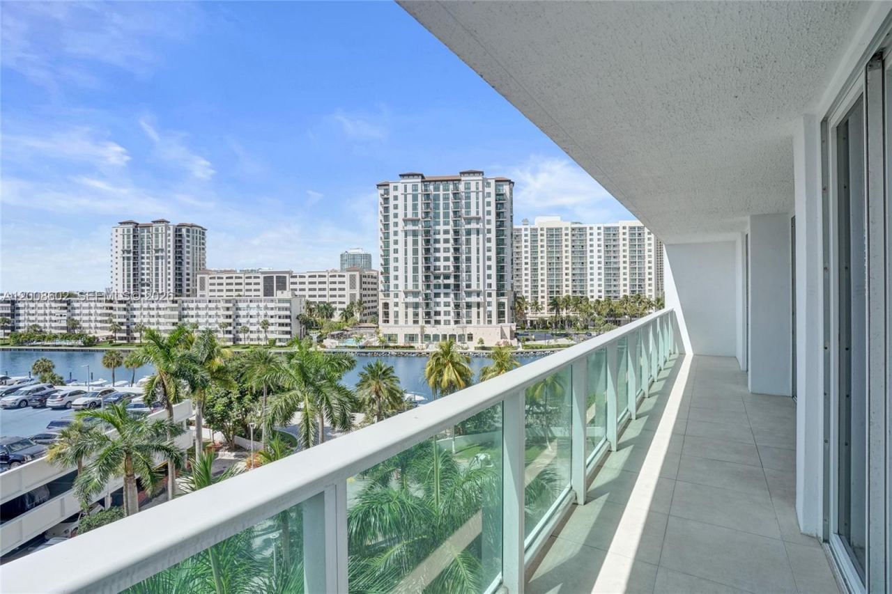 100 Bayview Dr , Unit 603, Sunny Isles Beach, FL 33160 Photo