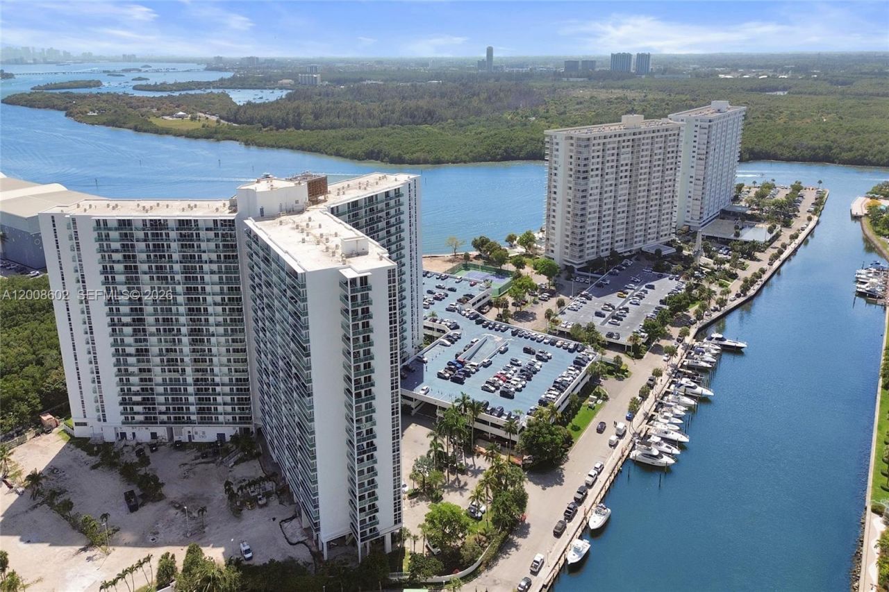 100 Bayview Dr , Unit 603, Sunny Isles Beach, FL 33160 Photo