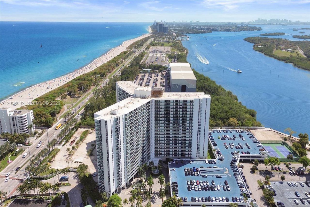 100 Bayview Dr , Unit 603, Sunny Isles Beach, FL 33160 Photo