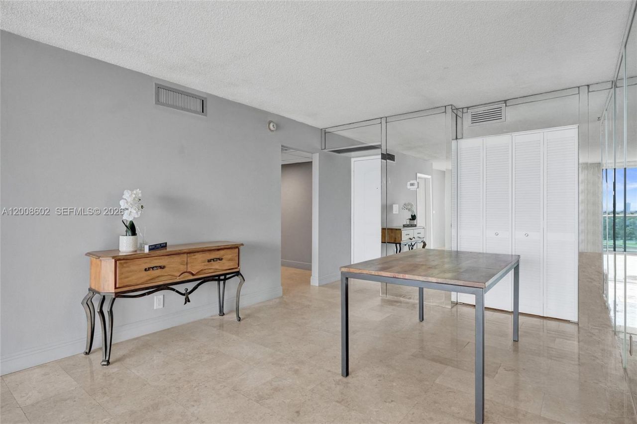 100 Bayview Dr , Unit 603, Sunny Isles Beach, FL 33160 Photo