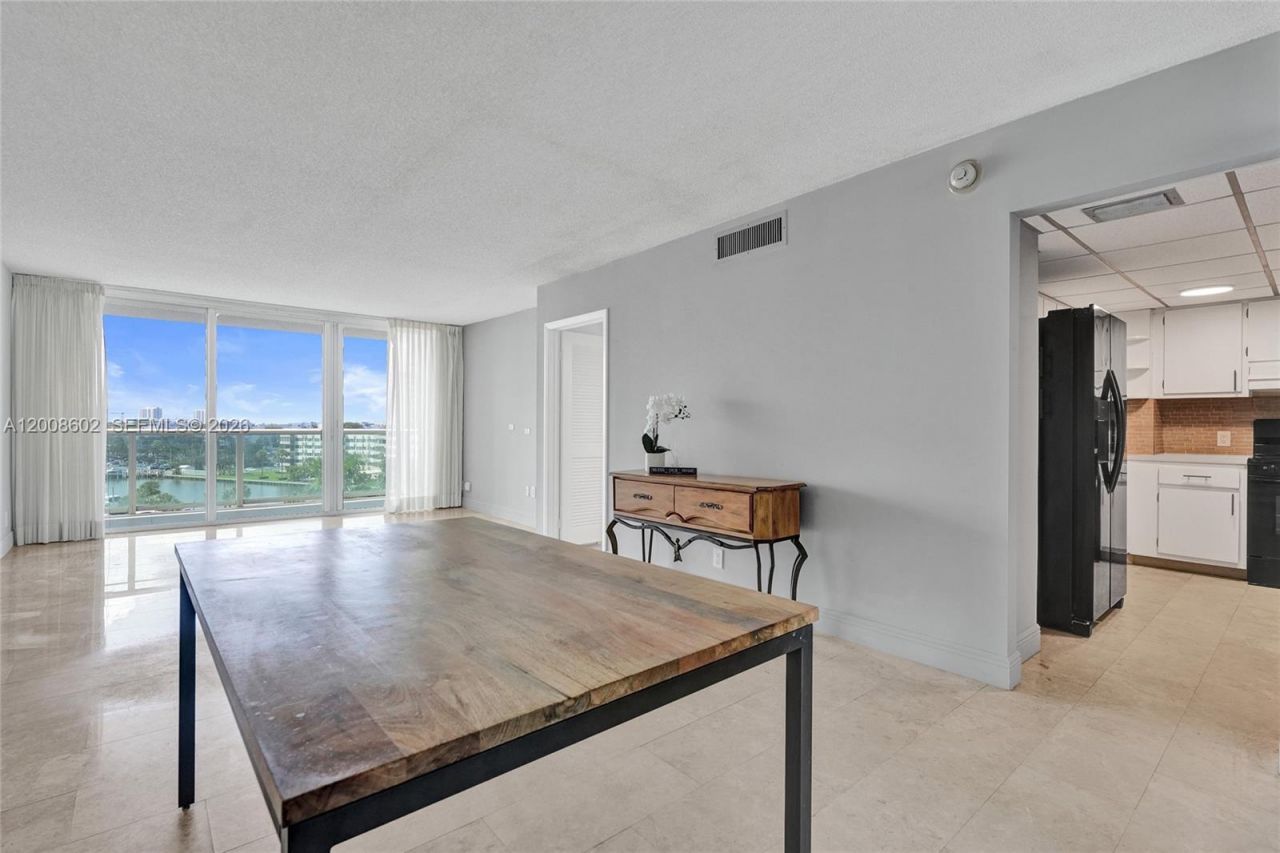 100 Bayview Dr , Unit 603, Sunny Isles Beach, FL 33160 Photo