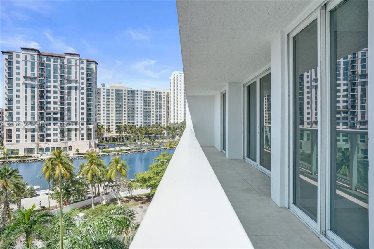 100 Bayview Dr , Unit 603, Sunny Isles Beach, FL 33160 Photo