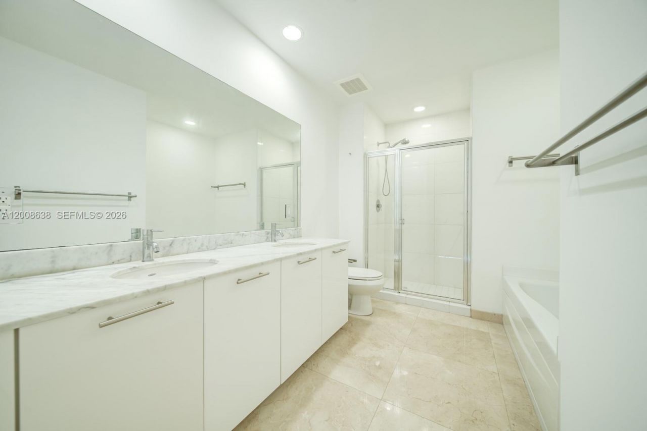 950 Brickell Bay Dr , Unit 4805, Miami, FL 33131 Photo