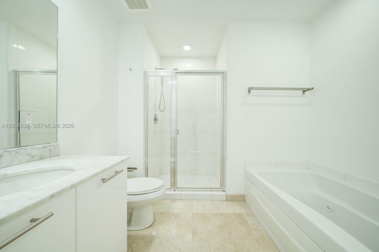 950 Brickell Bay Dr , Unit 4805, Miami, FL 33131 Photo