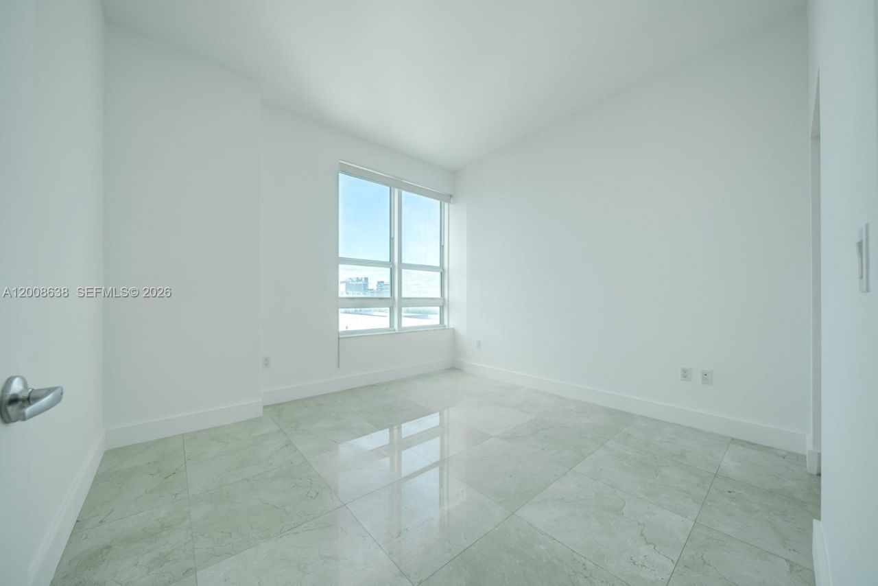 950 Brickell Bay Dr , Unit 4805, Miami, FL 33131 Photo