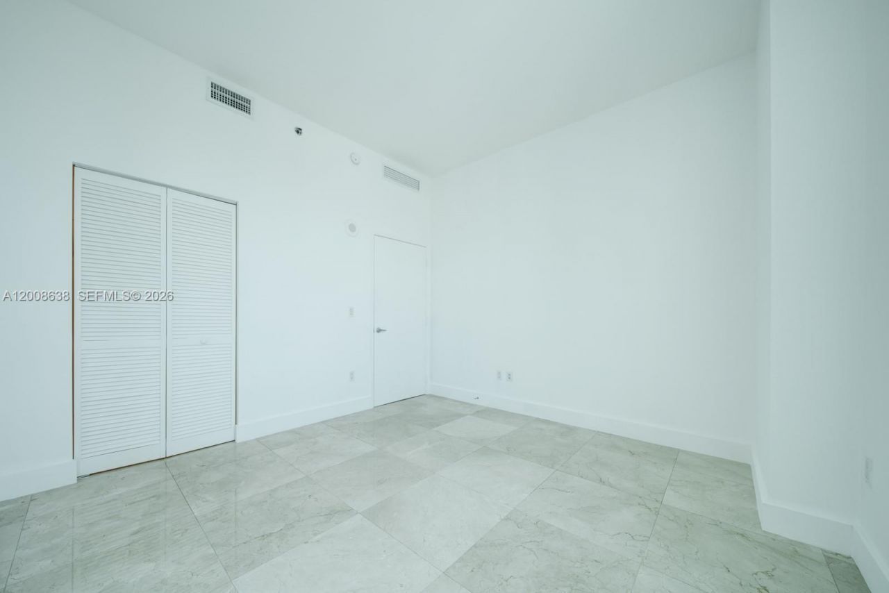 950 Brickell Bay Dr , Unit 4805, Miami, FL 33131 Photo