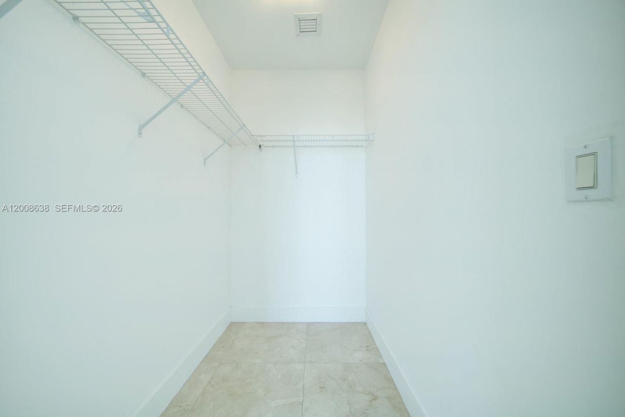 950 Brickell Bay Dr , Unit 4805, Miami, FL 33131 Photo