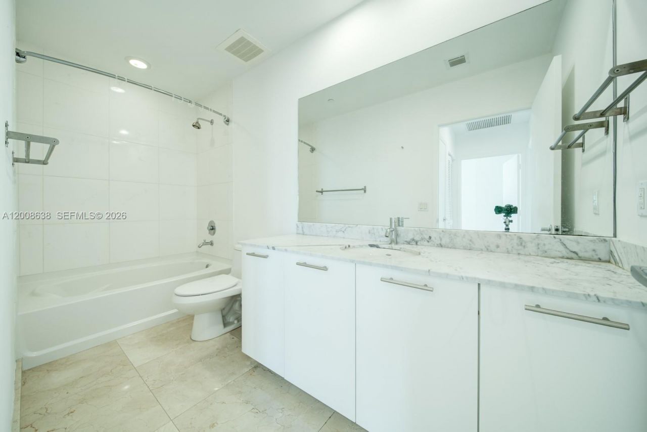 950 Brickell Bay Dr , Unit 4805, Miami, FL 33131 Photo
