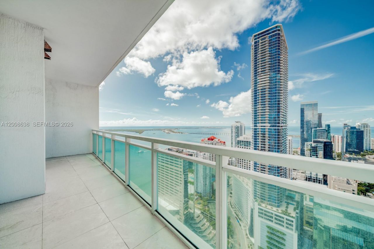 950 Brickell Bay Dr , Unit 4805, Miami, FL 33131 Photo