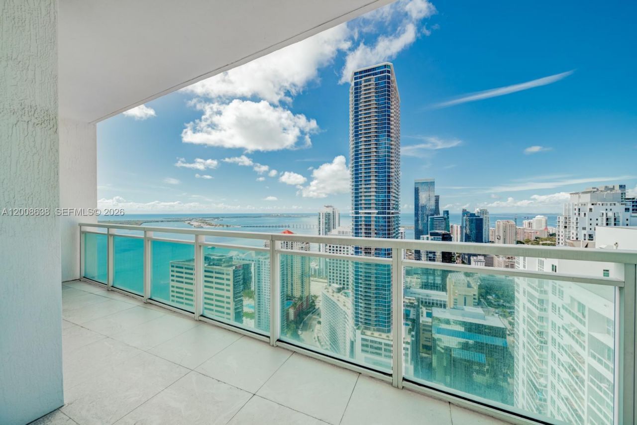 950 Brickell Bay Dr , Unit 4805, Miami, FL 33131 Photo