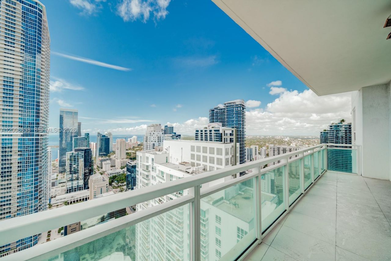 950 Brickell Bay Dr , Unit 4805, Miami, FL 33131 Photo