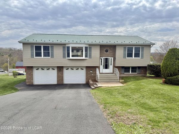 122 Applegate Lane, Drums, PA 18222