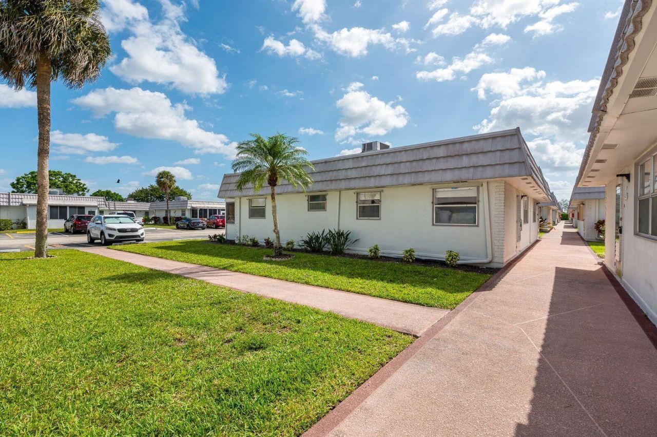 92 Valencia Drive, Unit D, Delray Beach, FL 33446 Photo