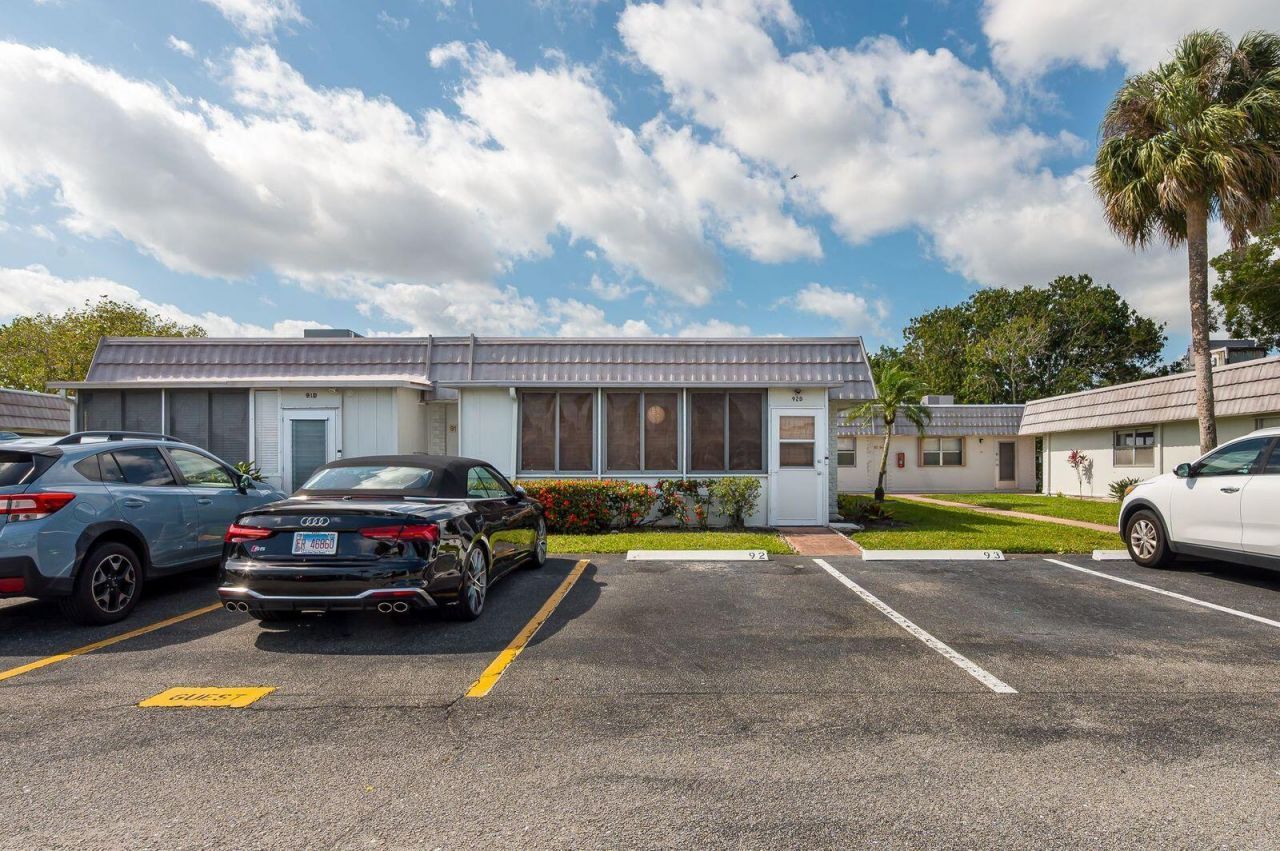 92 Valencia Drive, Unit D, Delray Beach, FL 33446 Photo