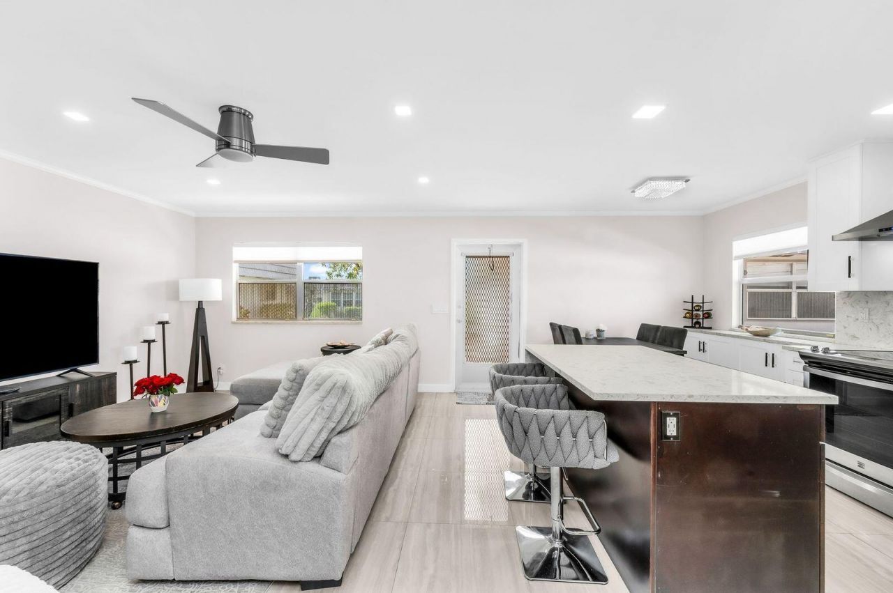 92 Valencia Drive, Unit D, Delray Beach, FL 33446 Photo