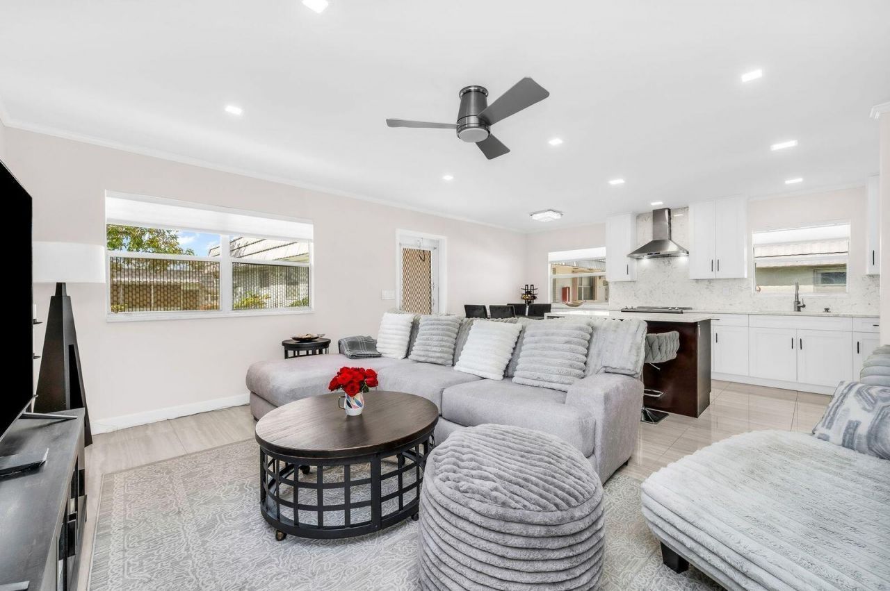 92 Valencia Drive, Unit D, Delray Beach, FL 33446 Photo