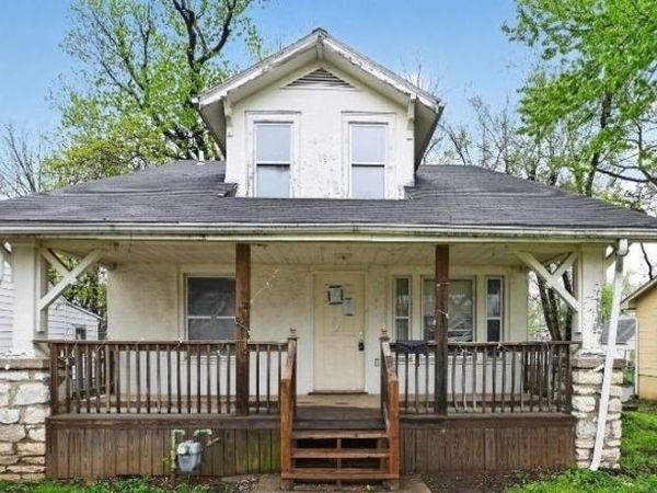 121 N ASH Avenue, Independence, MO 64053