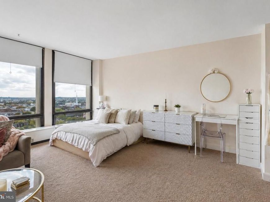 210 Locust Street, Unit 19CW, Philadelphia, PA 19106 Main Photo