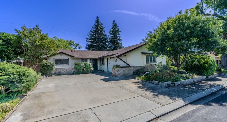 1618 Oakwood Dr, Modesto, CA 95350 Photo