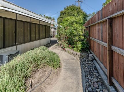 1618 Oakwood Dr, Modesto, CA 95350 Photo