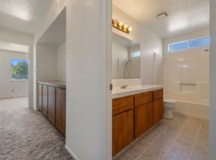 1050 W Tuolumne Rd, Turlock, CA 95382 Photo