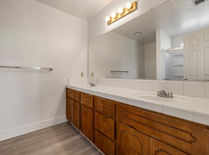 1050 W Tuolumne Rd, Turlock, CA 95382 Photo