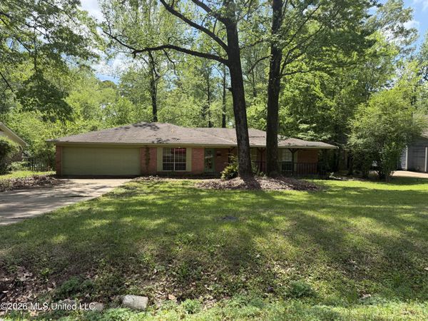 865 Fairfax Circle, Jackson, MS 39211