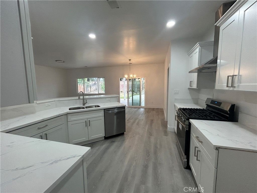 6104 Twin Oaks, Bakersfield, CA 93313 Main Photo