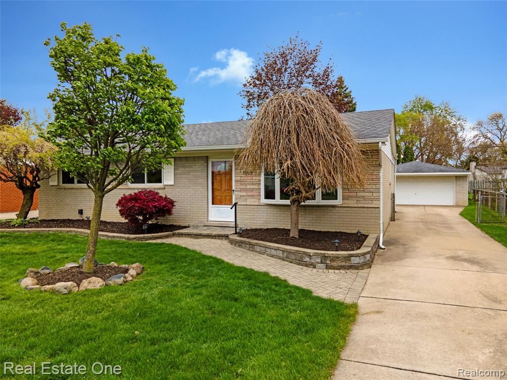 1668 Castleton Drive, Troy, MI 48083 Main Photo