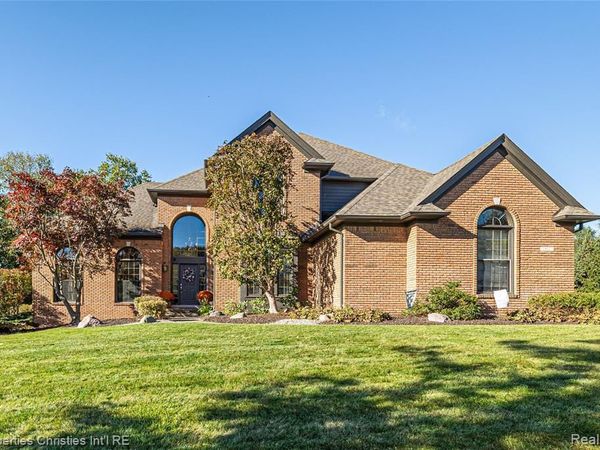 1811 Blue Grass Drive, Rochester Hills, MI 48306