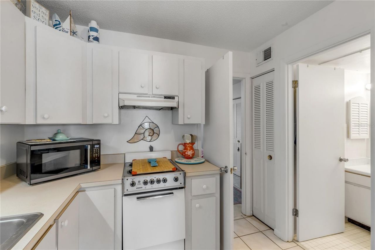 541 S Peninsula Avenue, Unit A19, New Smyrna Beach, FL 32169 Photo