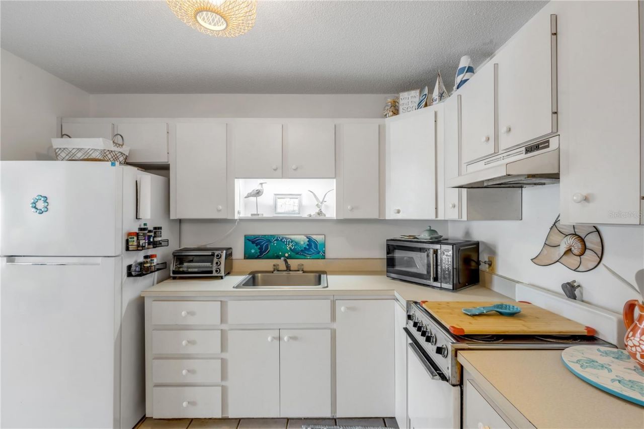 541 S Peninsula Avenue, Unit A19, New Smyrna Beach, FL 32169 Photo