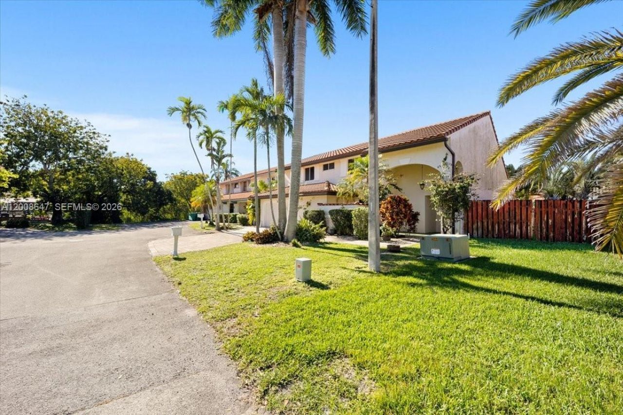 2560 Bass Way, Unit 2560, Cooper City, FL 33026 Photo