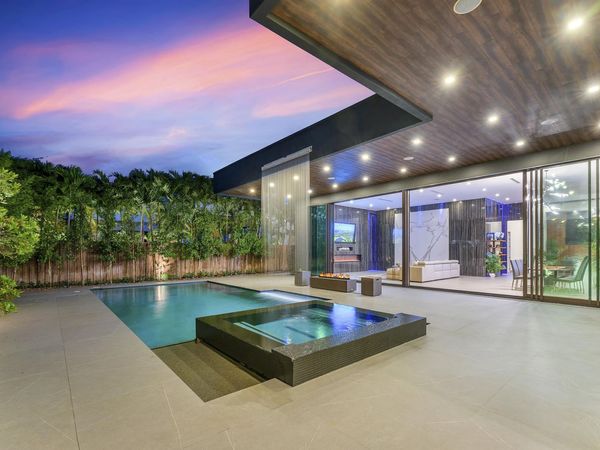 2401 NE 13th Street, Fort Lauderdale, FL 33304