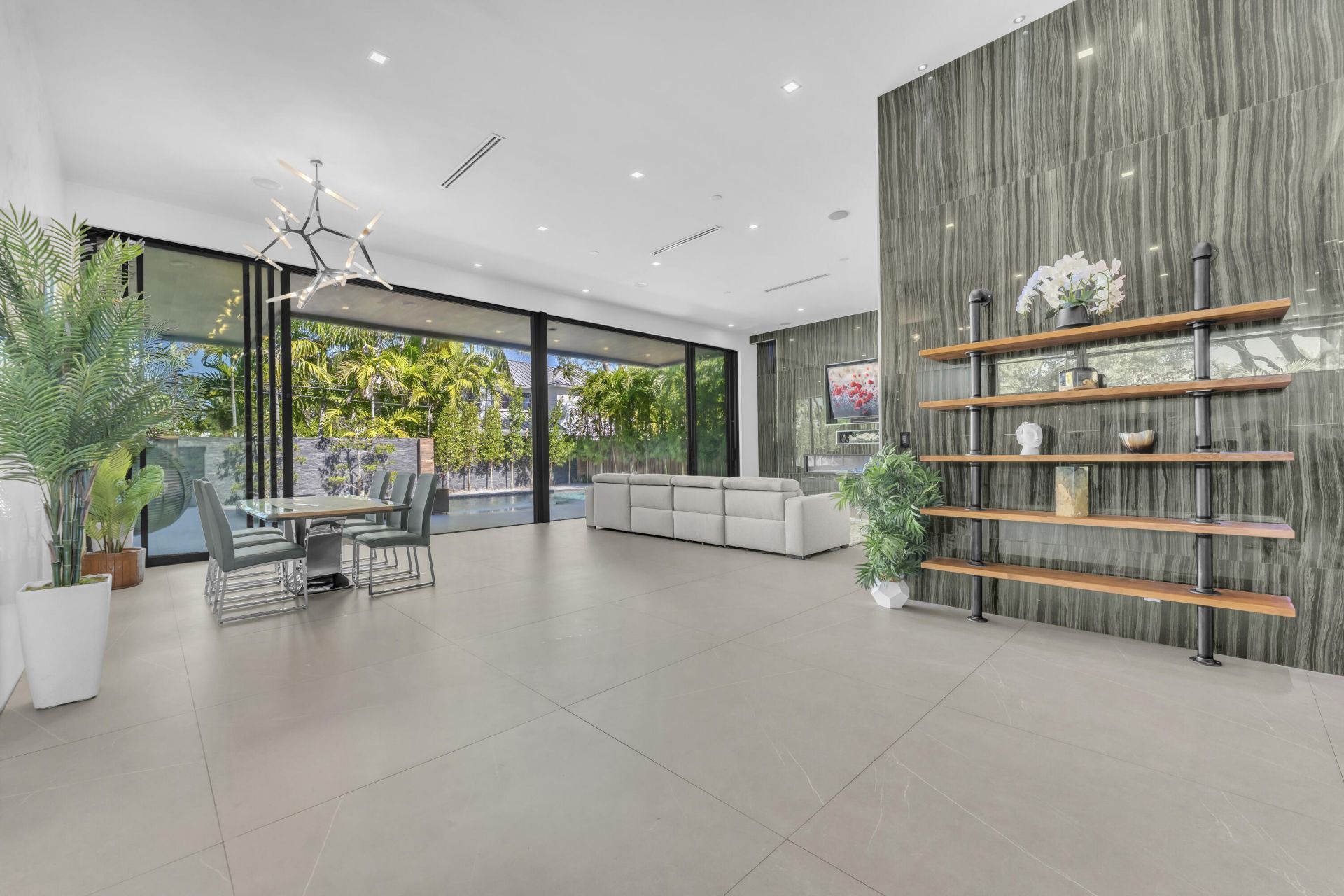 2401 NE 13th Street, Fort Lauderdale, FL 33304 Photo