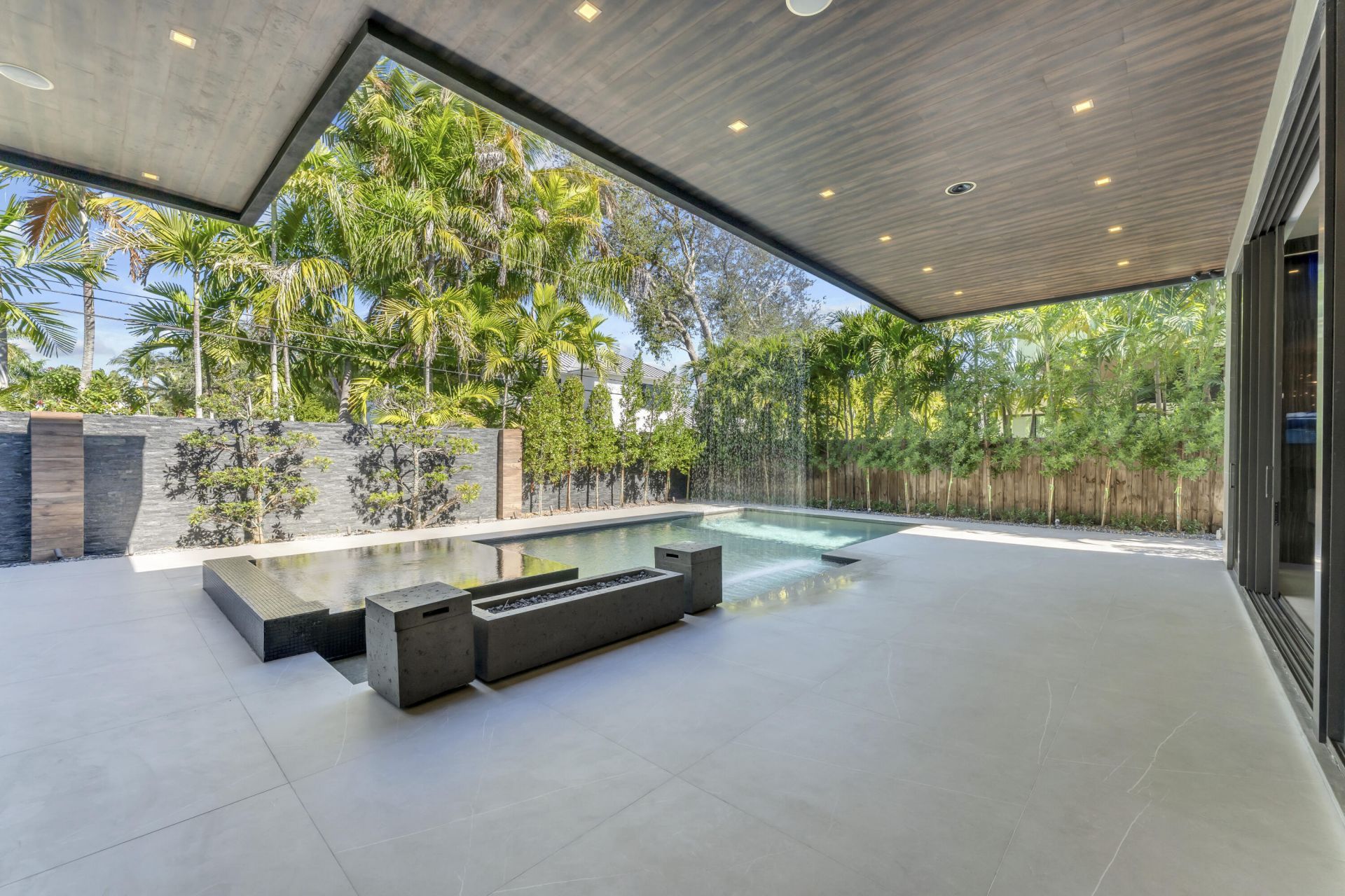 2401 NE 13th Street, Fort Lauderdale, FL 33304 Photo