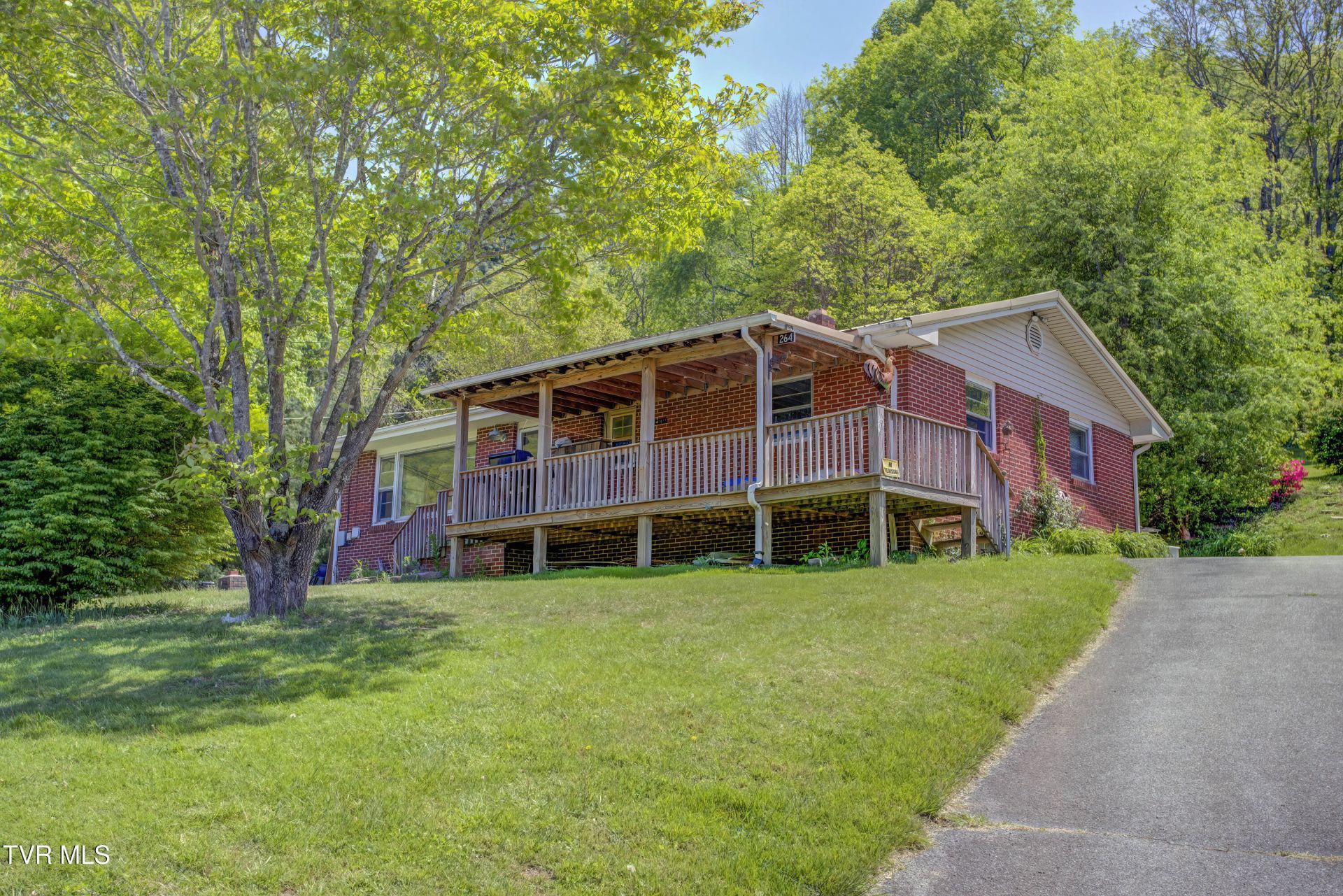 264 Terrace Avenue, Gate City, VA 24251 Main Photo