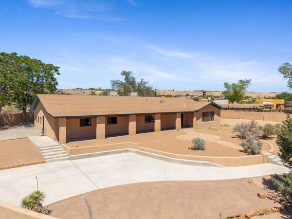 8 Calle Blanca, Corrales, NM 87048