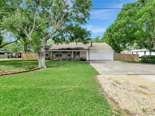 1002 S 2nd Street , Ganado, TX 77962