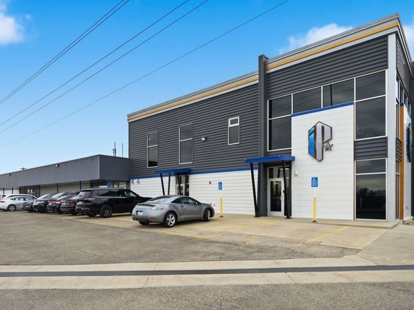 1224 La Porte Road, Waterloo, IA 50702