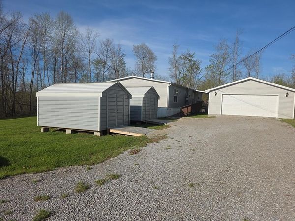 2055 Bell Rd, Crossville, TN 38572