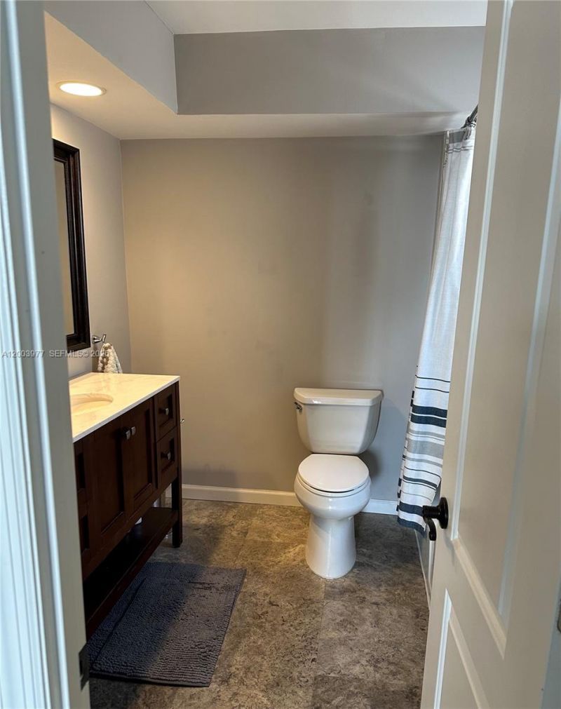 427 Golden Isles Dr , Unit 14E, Hallandale Beach, FL 33009 Photo
